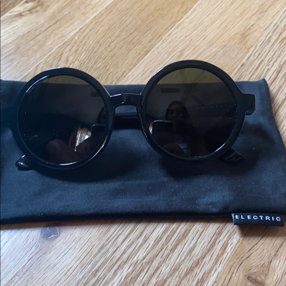 Electric sunglasses